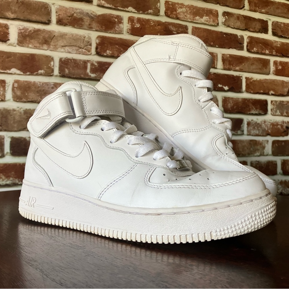 Nike Air Force 1 '07 Mid White - Size 9